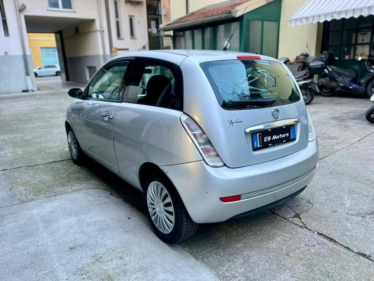 Lancia Ypsilon 1.4 77cv Argento Euro4 Neopatentati