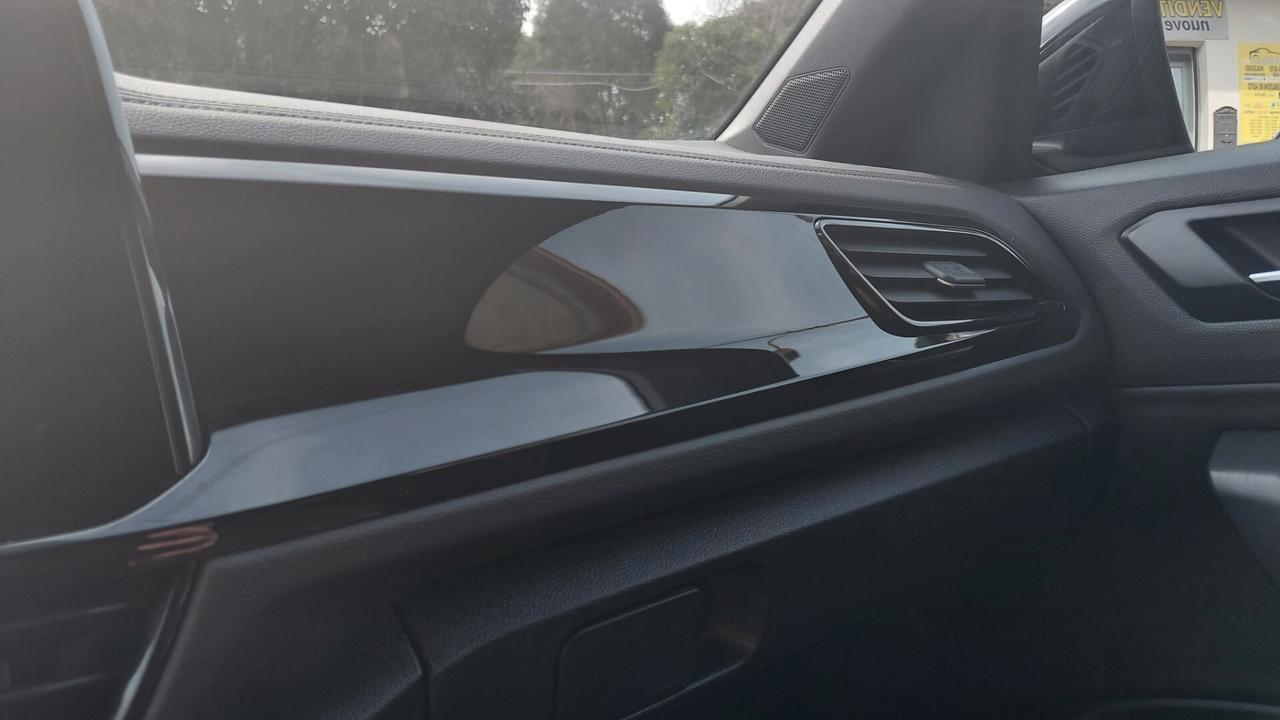 Promo Volkswagen T-Roc TSI R-Line Unicopr