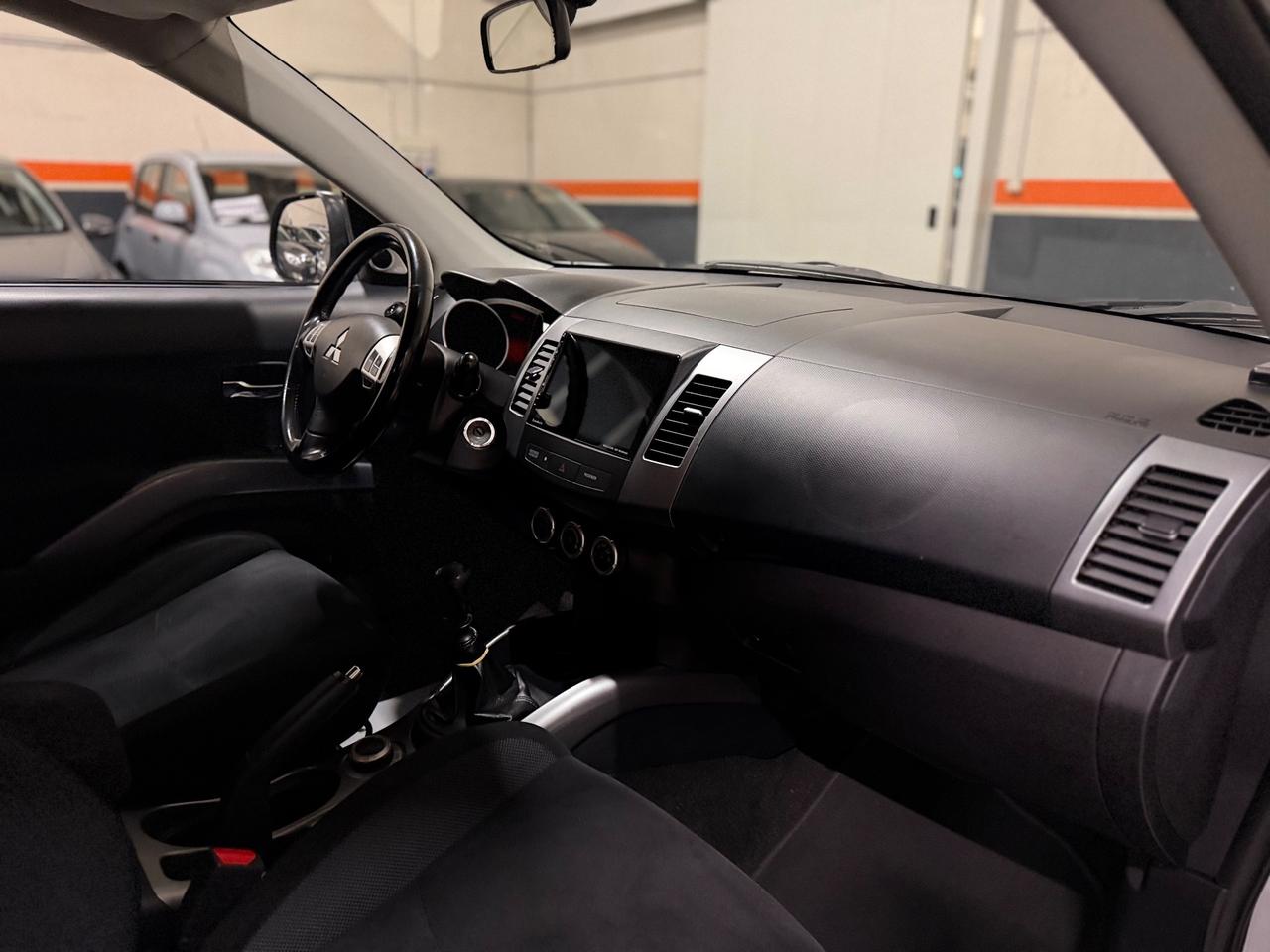 Mitsubishi Outlander 2.0 DI-D Instyle 7 POSTI 4x4