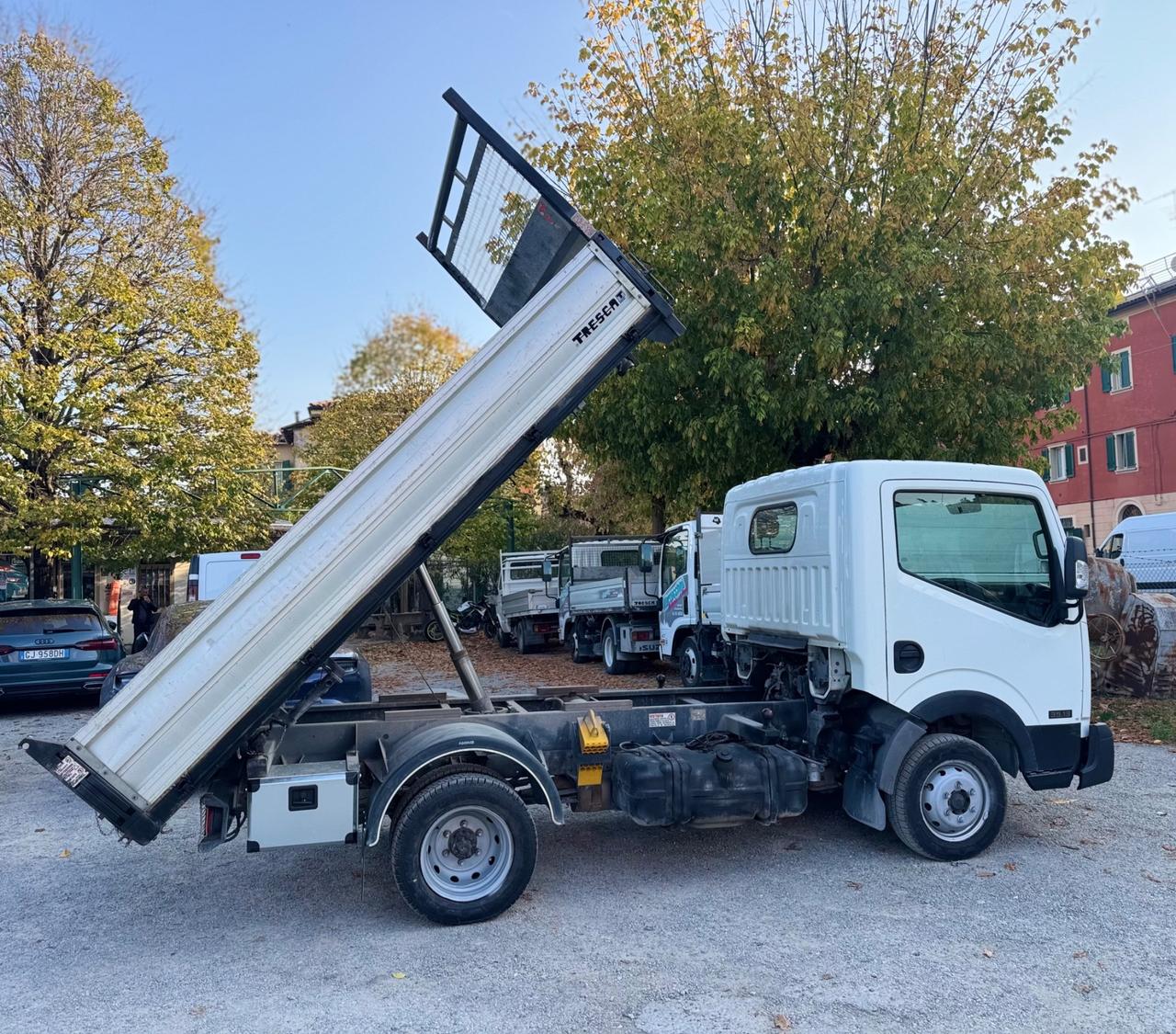 NISSAN NT400 RIBALTABILE TRILATERALE PREZZO + IVA
