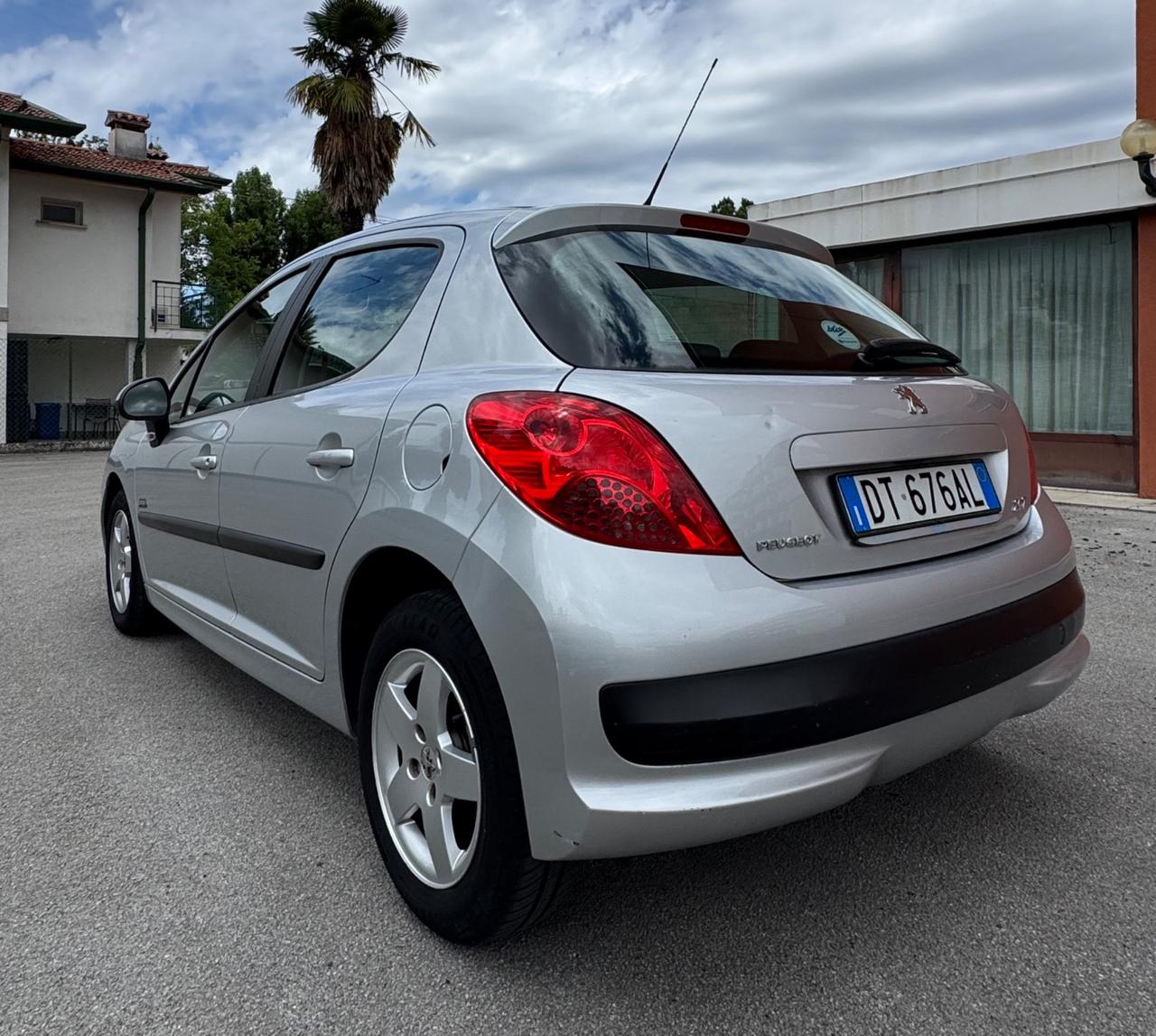 Peugeot 207 1.4 benzina soli 90.000km