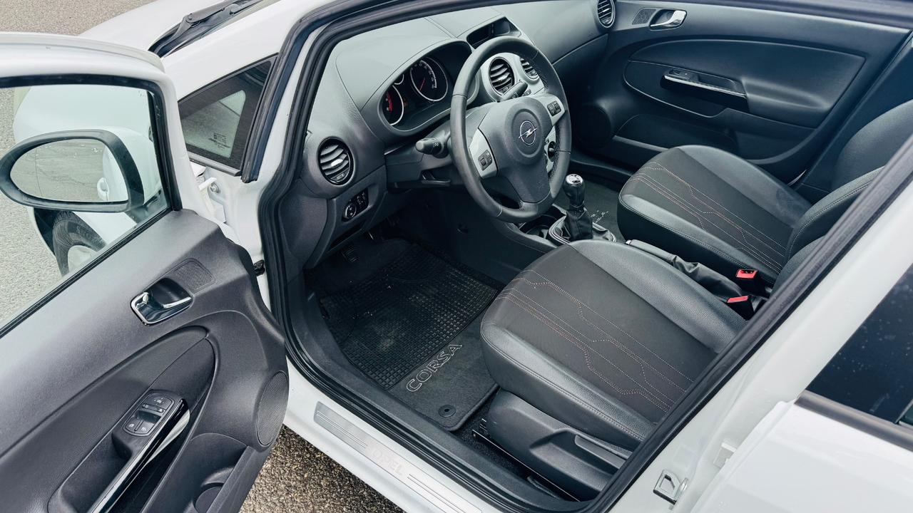 Opel Corsa 1.2 5 porte Sport