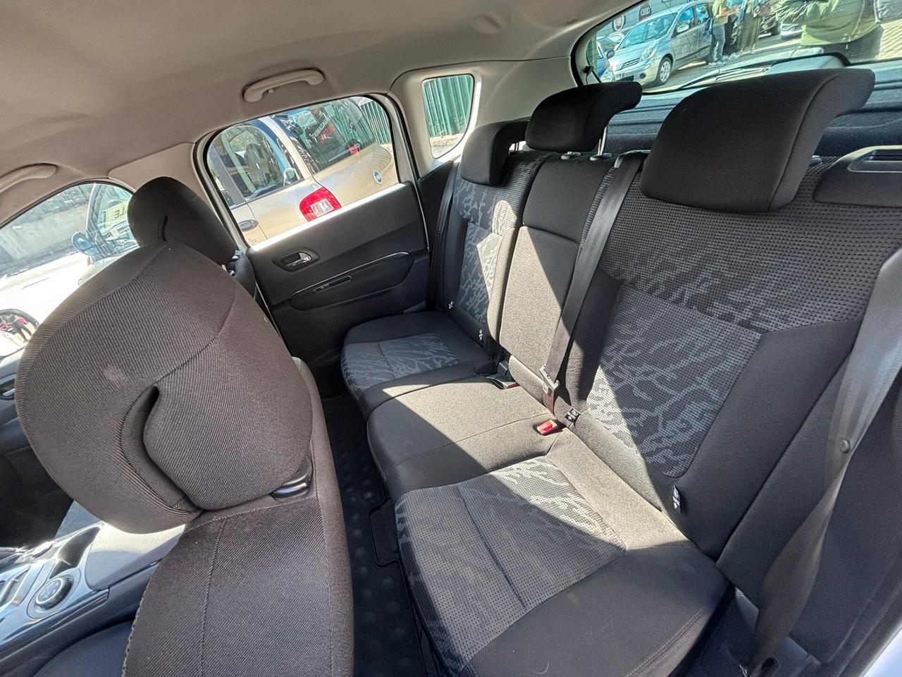 Peugeot 3008 1.6 e-HDi 112CV cambio robotizzato Stop&Start Active