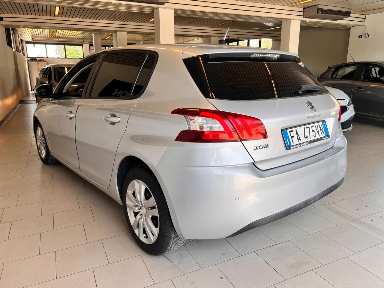 Peugeot 308 BlueHDi 120 S&S Business