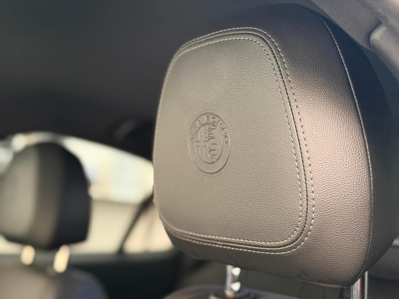 Alfa Romeo Giulia 2.2 Turbodiesel 210 CV AT8 AWD Q4 Veloce
