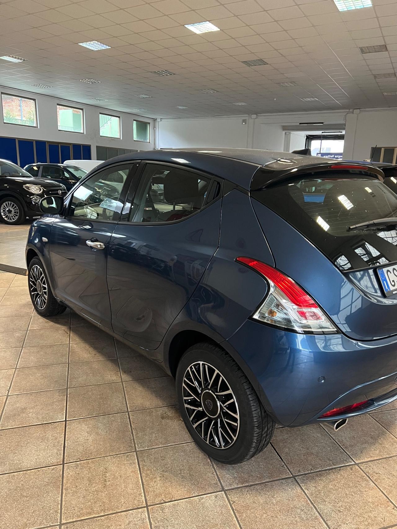 Lancia Ypsilon 1.0 FireFly 5 porte S&S Hybrid Platino