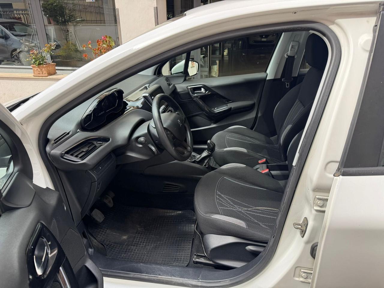 PEUGEOT 208 1.4 HDi 68CV 5p Active