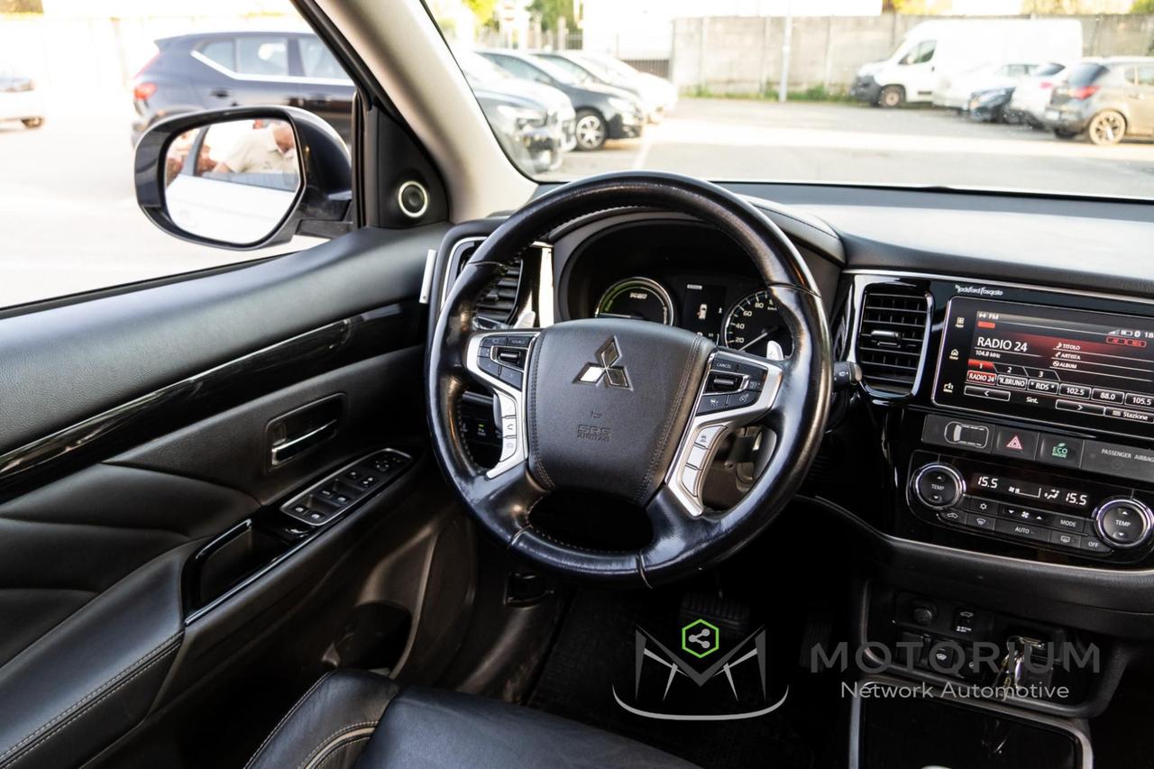 Mitsubishi Outlander 2.0 4WD PHEV Instyle 2018 - PLUG-IN HYBRID