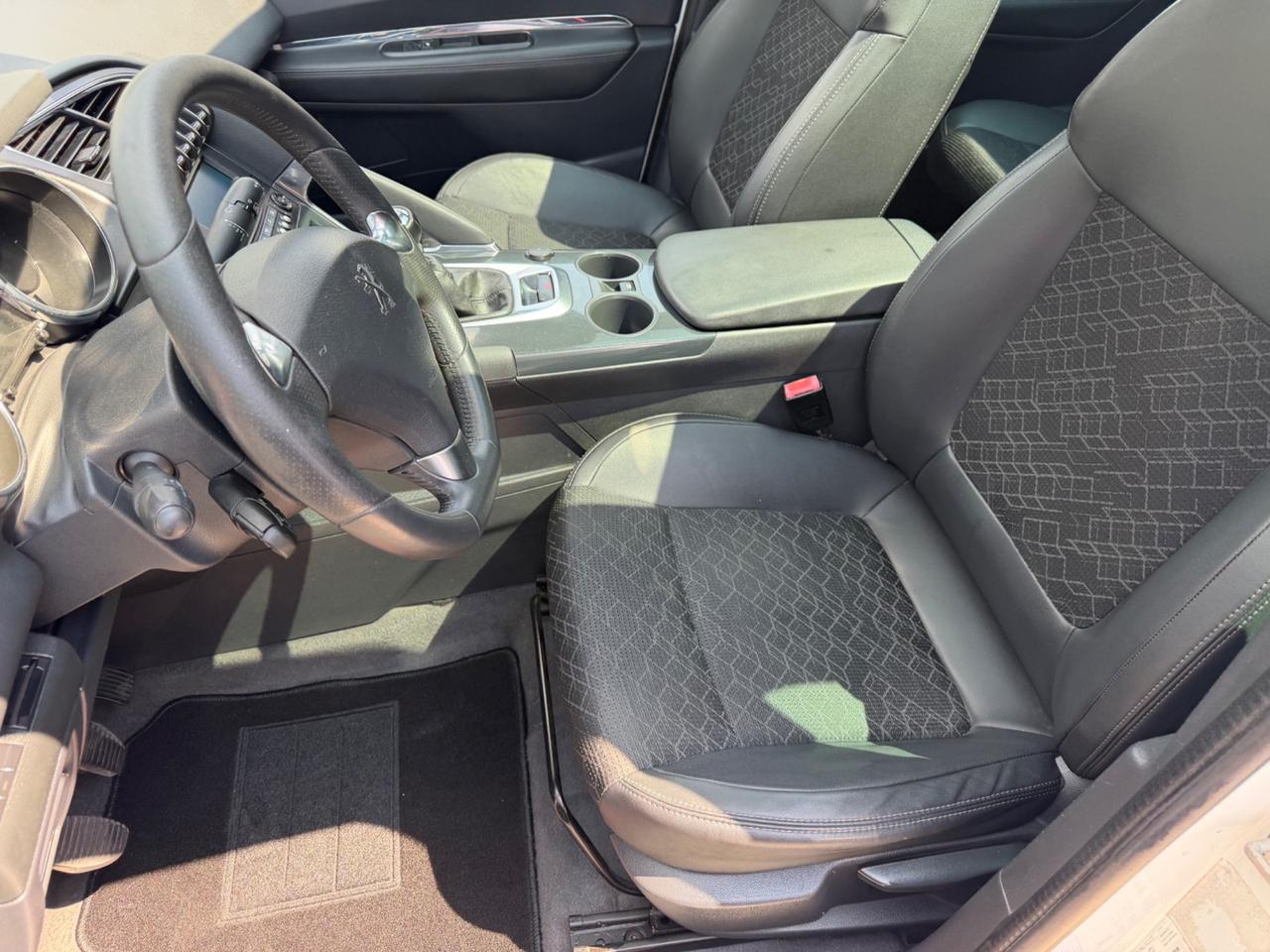 Peugeot 3008 1.6 HDi 115CV Allure