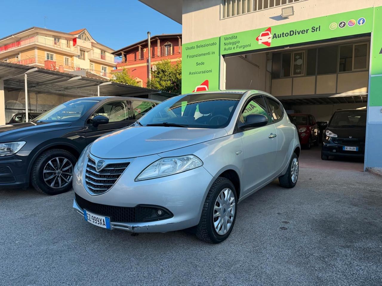 Lancia Ypsilon 0.9 TwinAir 85 CV 5 porte Metano Ecochic Elle