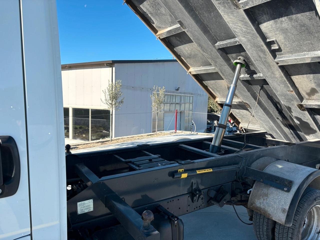 Iveco Daily RIBALTABILE TRILATERALE 35C12