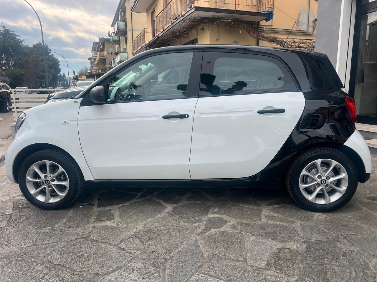 SMART FORFOUR 70 1.0 TWINAMIC PASSION AUTOM. NEOP.