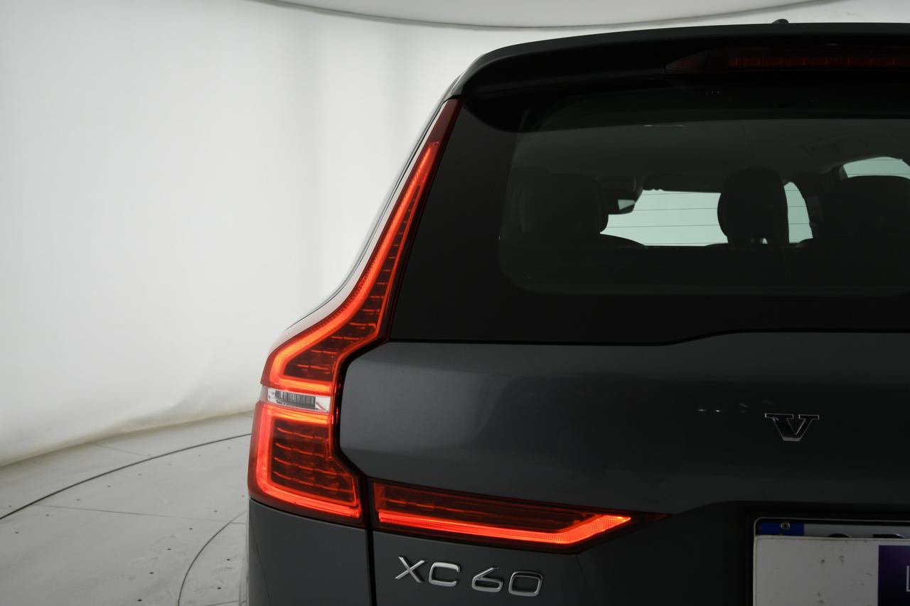VOLVO XC60 2.0 b4 Momentum Pro awd auto CAMERA+APP CONNECT