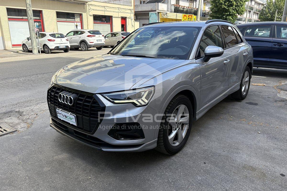 AUDI Q3 40 TDI quattro S tronic Business Advanced
