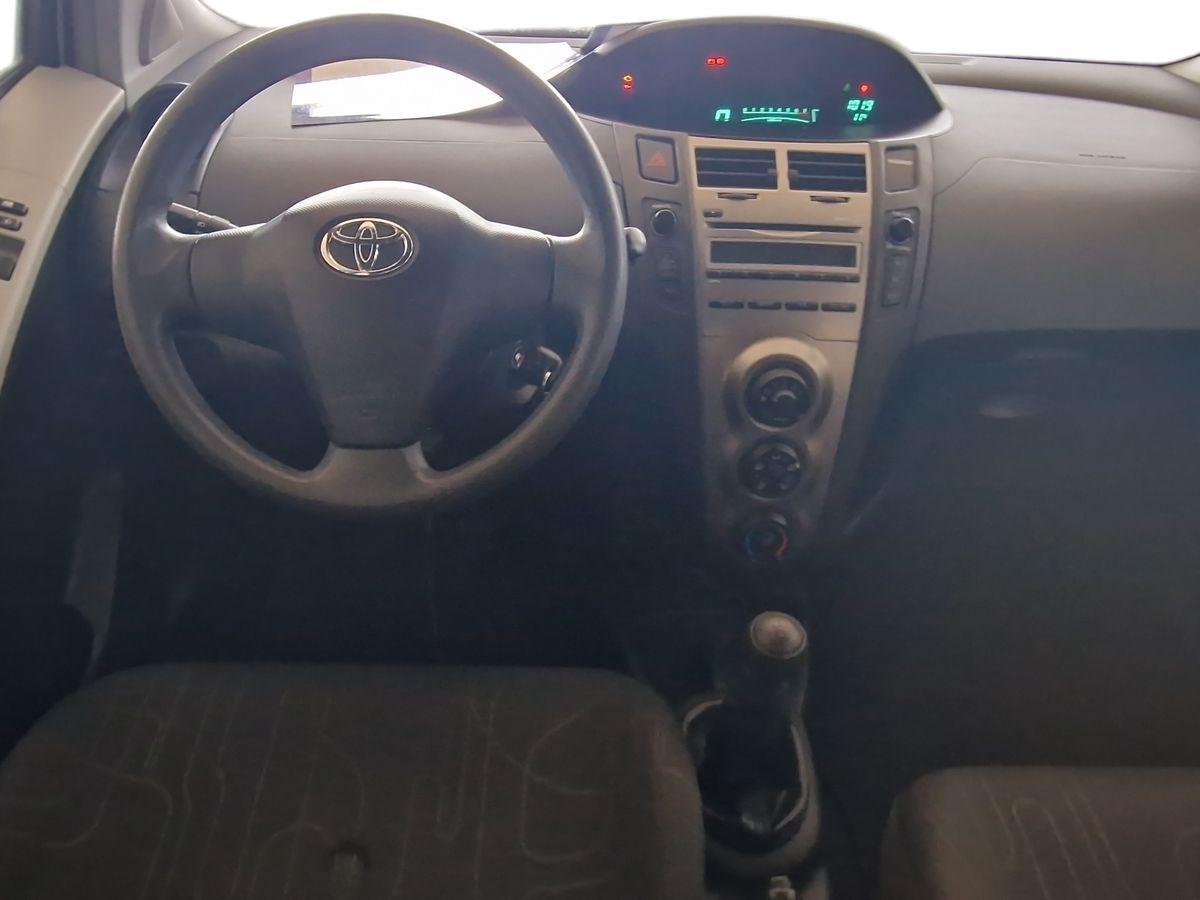 TOYOTA YARIS 1.0 NOW