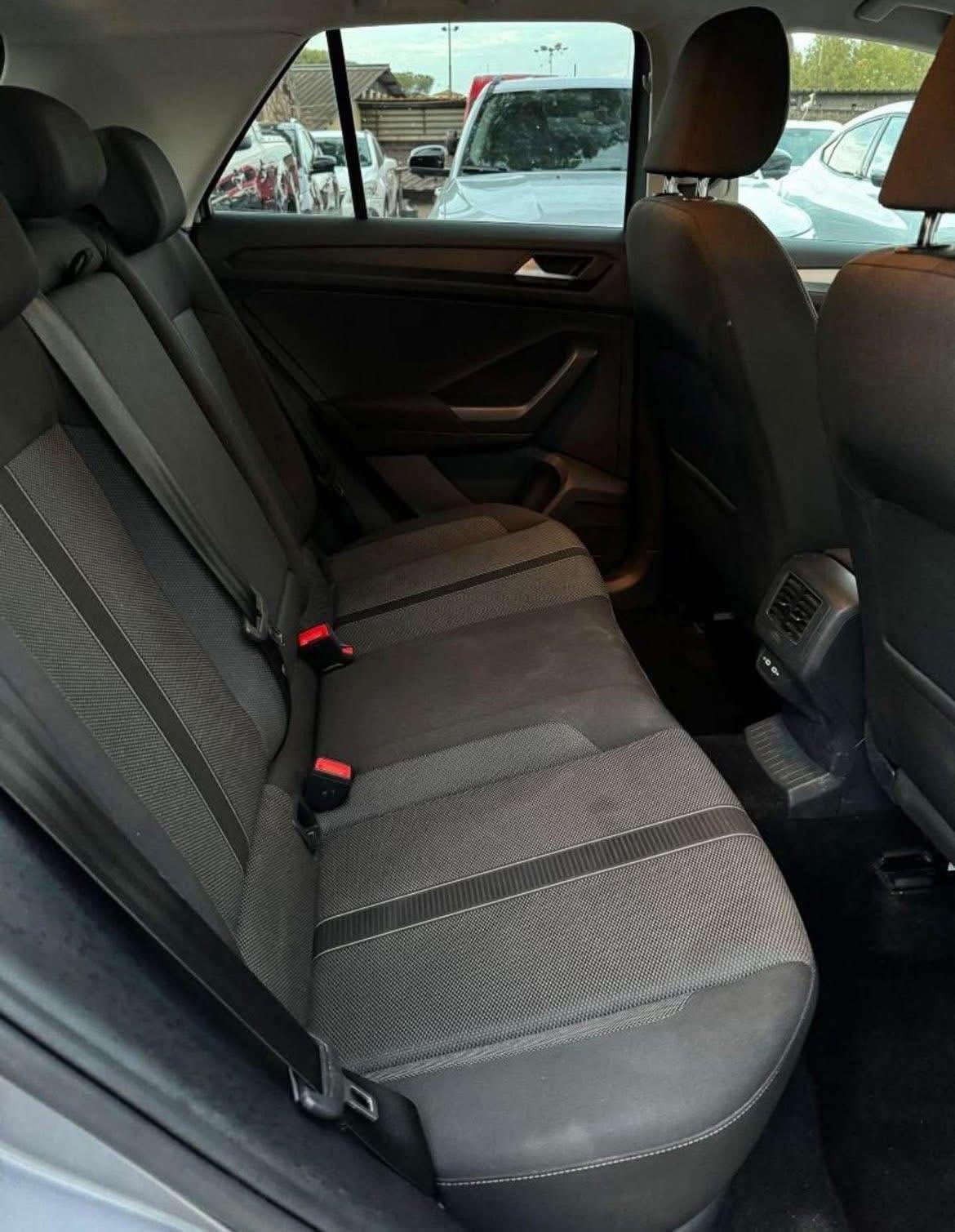 VOLKSWAGEN T ROC BENZINA AUTO A NOLEGGIO