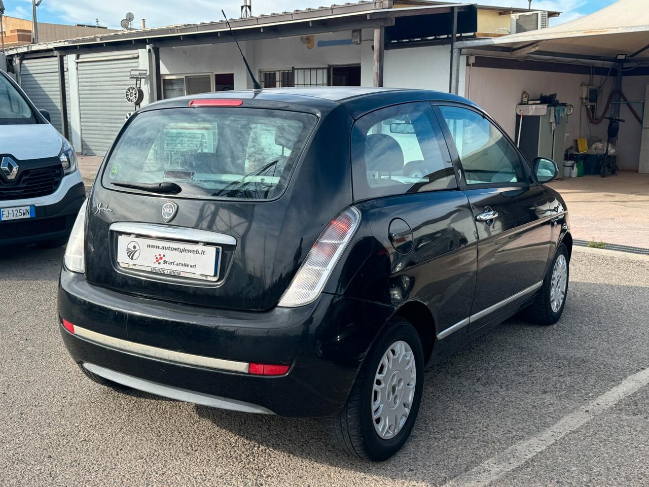 Lancia Ypsilon 1.2 69 CV Unyca - 2012