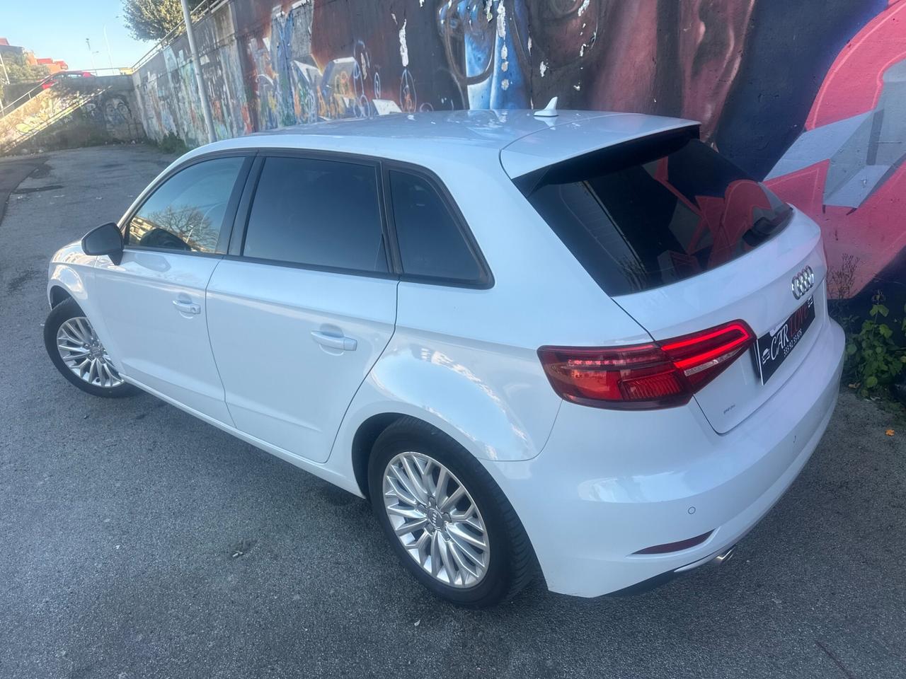 Audi A3 SPB 1.6 TDI/NAVI/LED/SENSORI