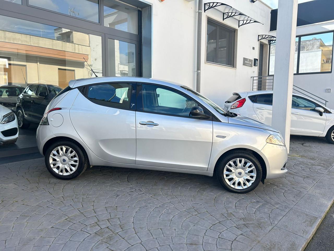 Lancia Ypsilon 1.2 51 Kw 5P - 2011