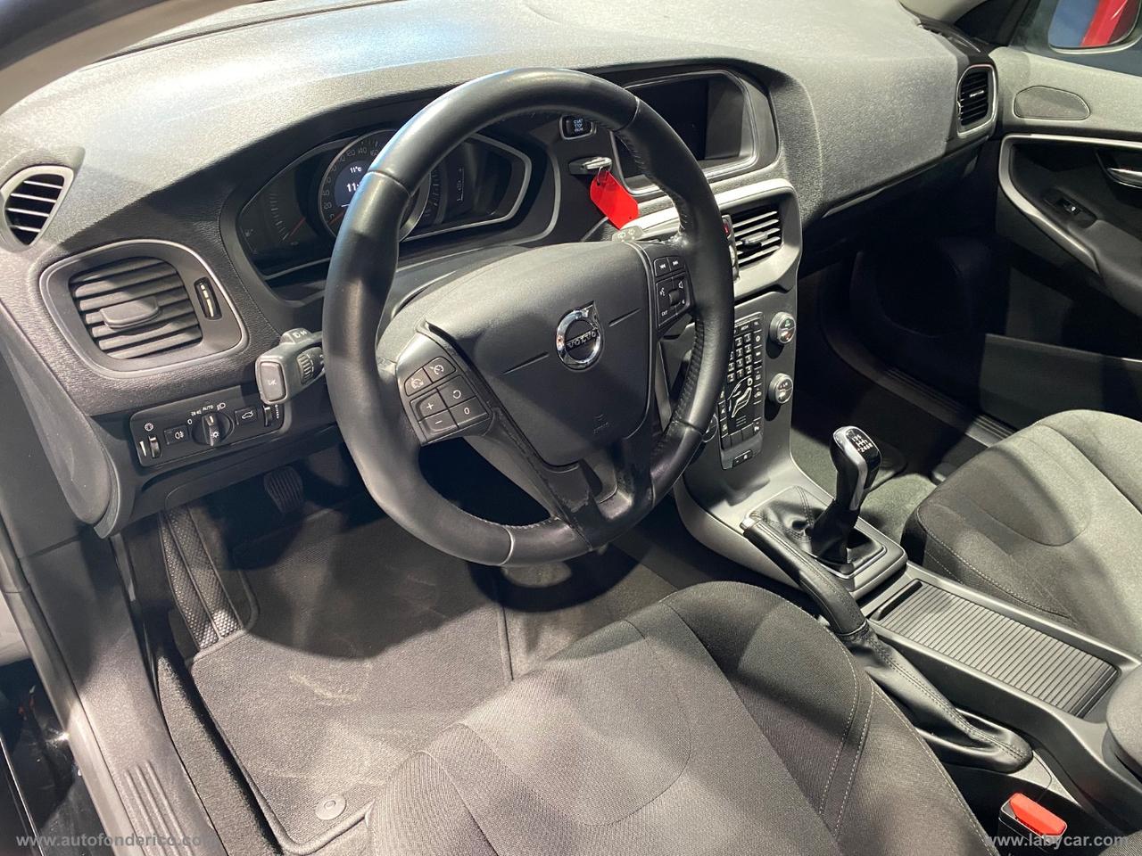 VOLVO V40 D2 Momentum