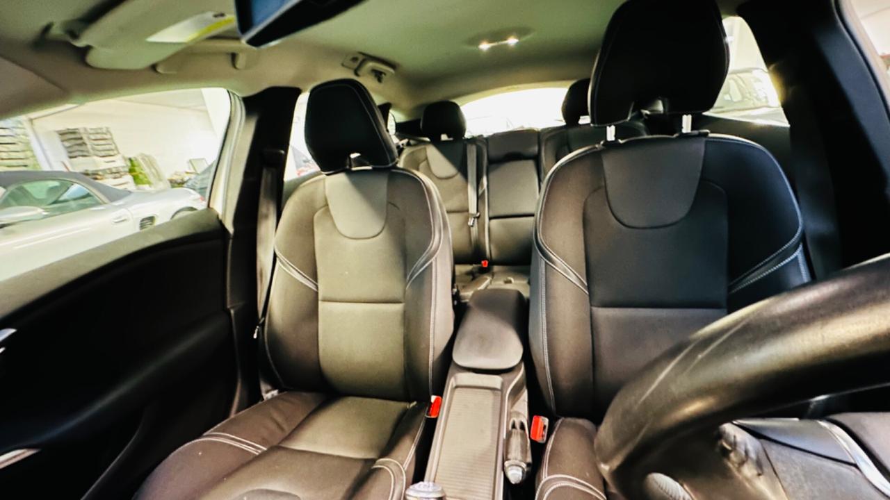 Volvo V40 D2 1.6 diesel (anche per neopatentati)