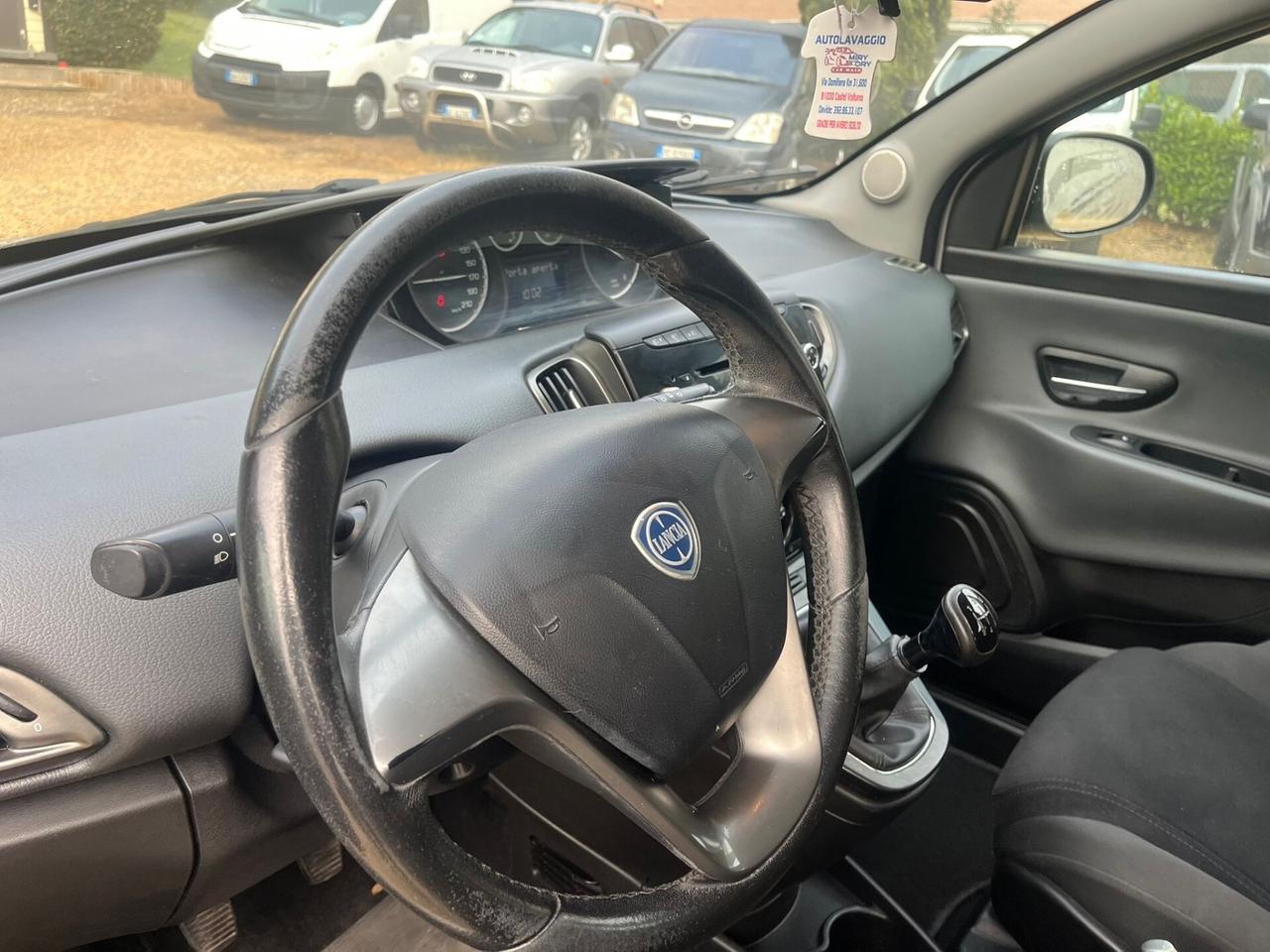 Lancia Ypsilon 1.3 Diesel - Neopatentati