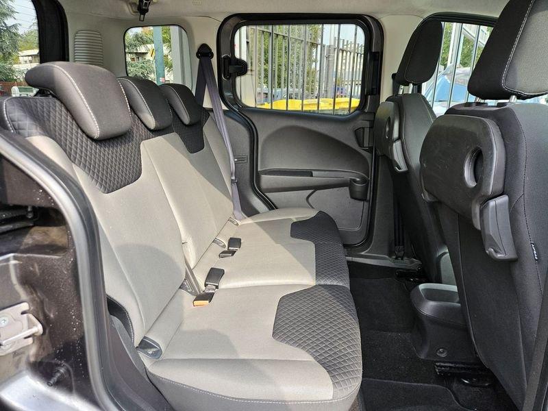 Ford Tourneo Courier 1.5 TDCI 95CV Titanium