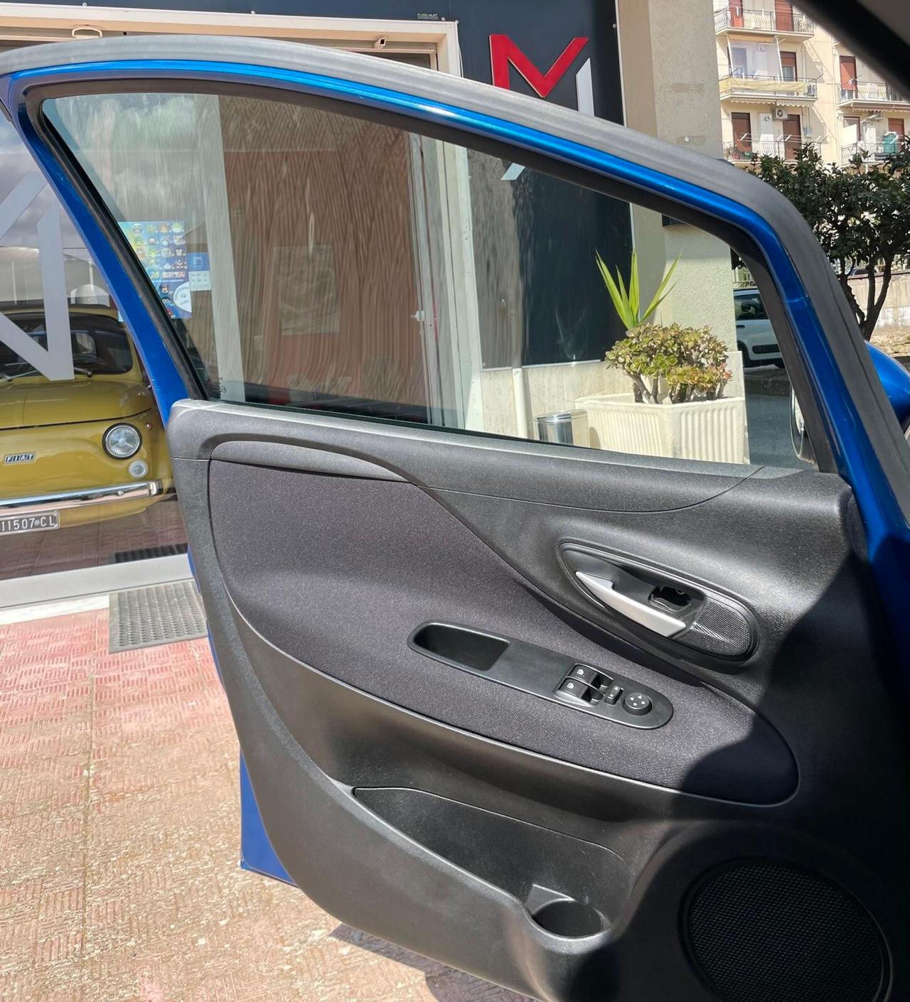 Fiat Punto 1.3 MJT 95 CV 5 porte