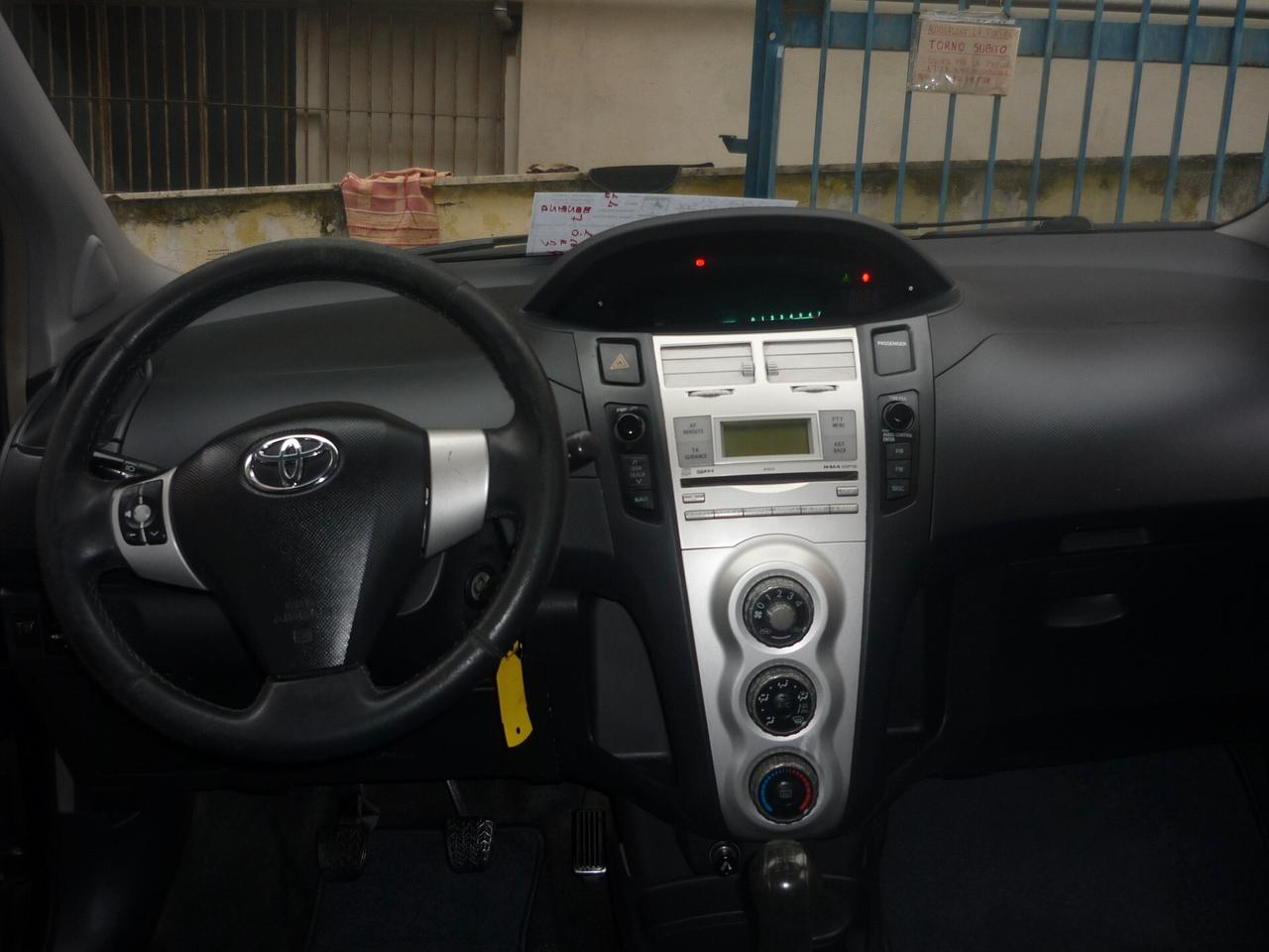 Toyota Yaris 1.0 5 porte Sol