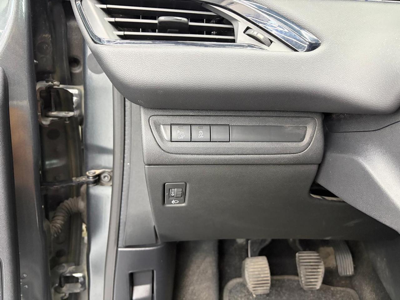 Peugeot 208 PureTech 82 5 porte Allure