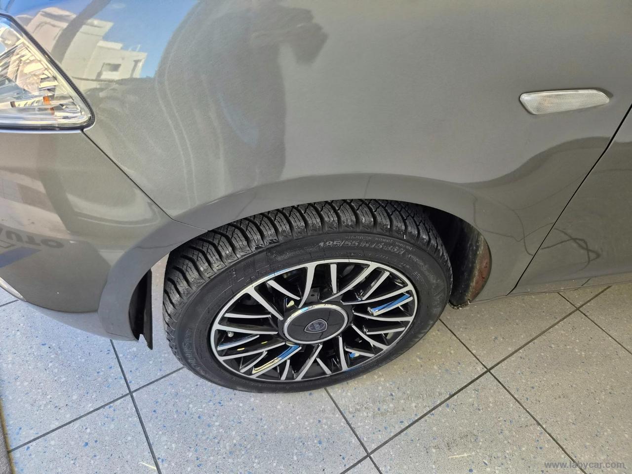 LANCIA Ypsilon 1.2 69 CV 5p. GPL Ecochic Gold