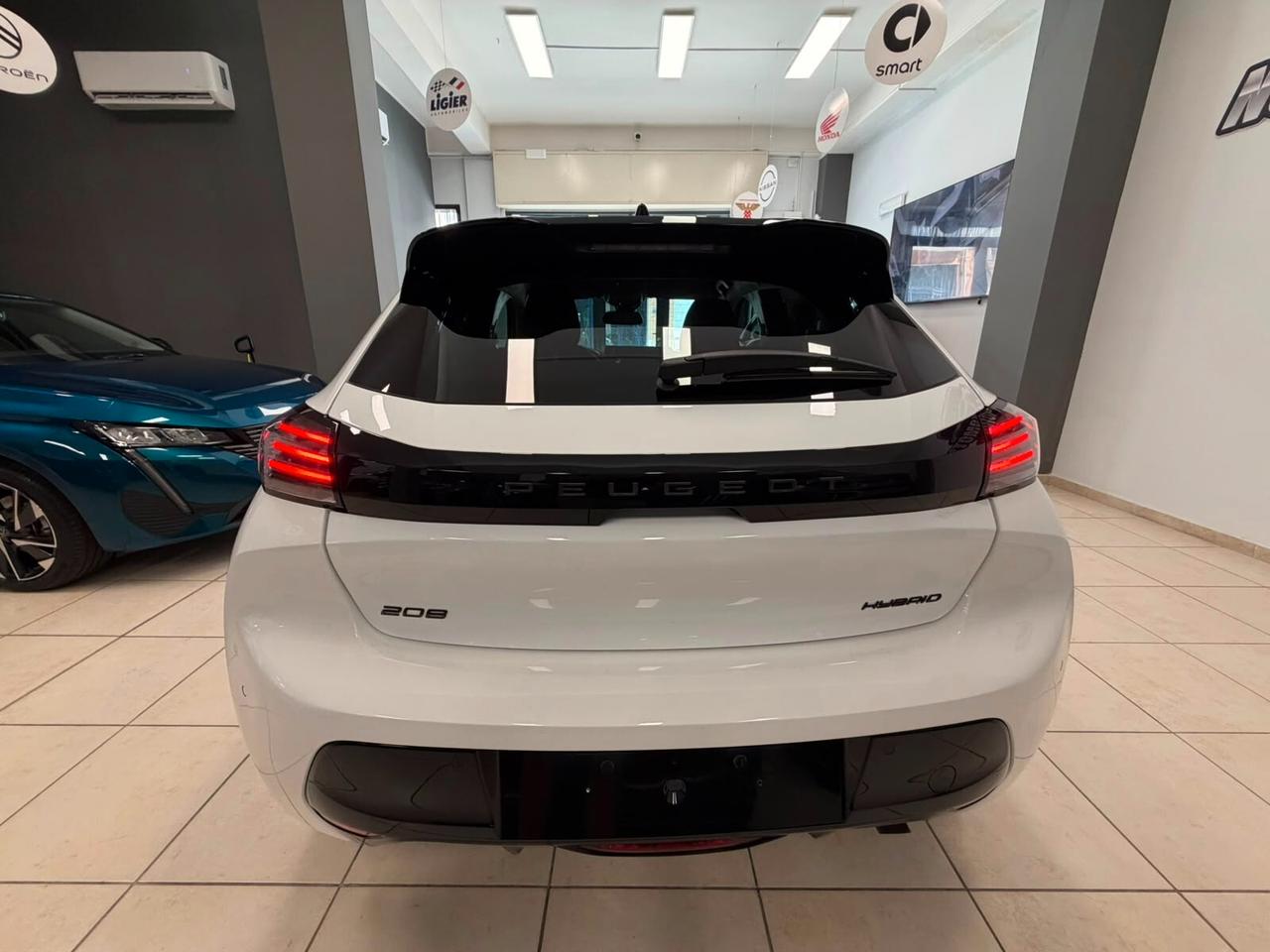 Peugeot 208 Hybrid 100 e-DCS6 Allure a rate da 185 €
