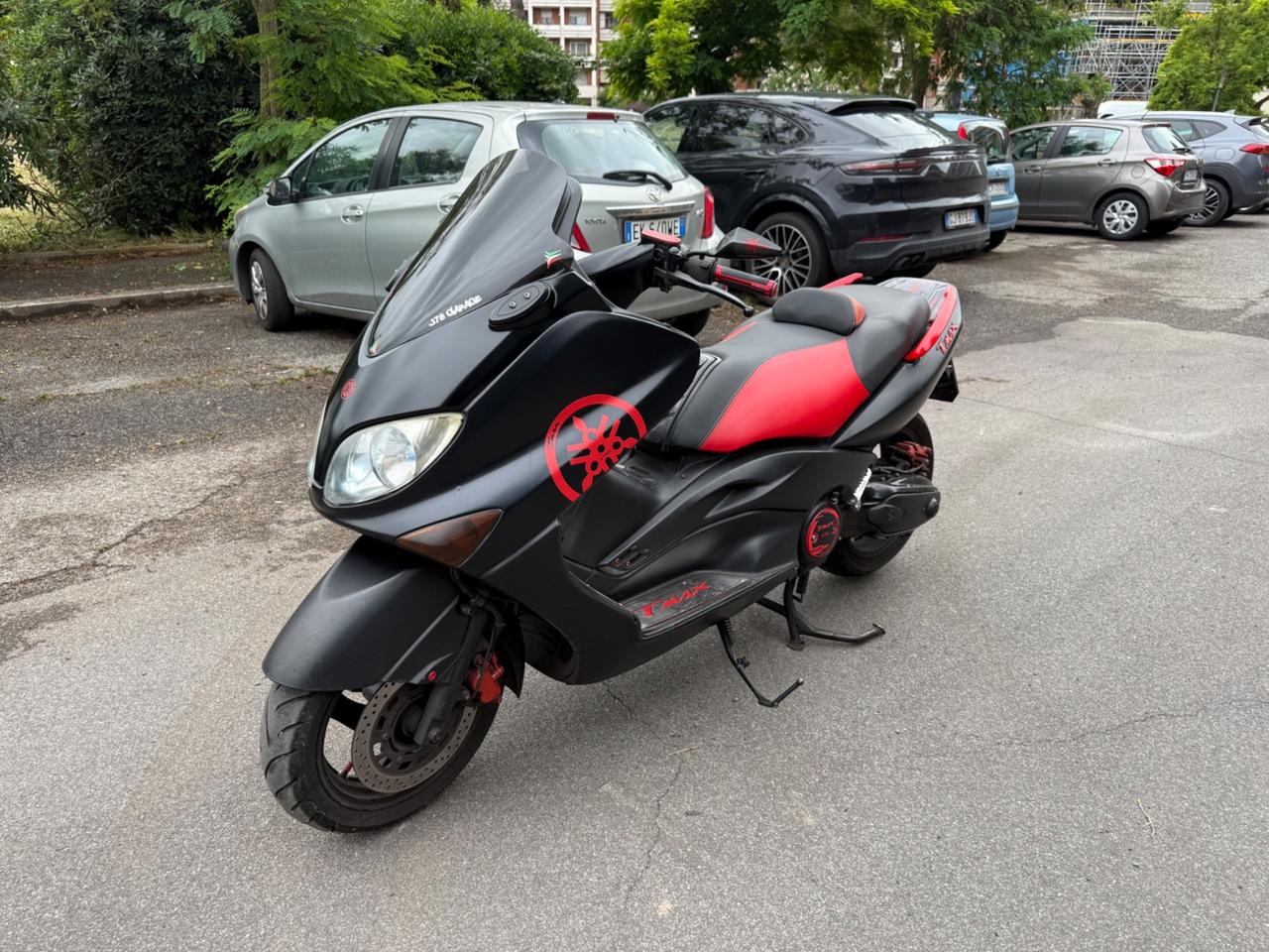 Scooter in buone condizioni generali, motore completamente rifatto. Pronta consegna tel 3348283508 disponibile in zona torrino eur