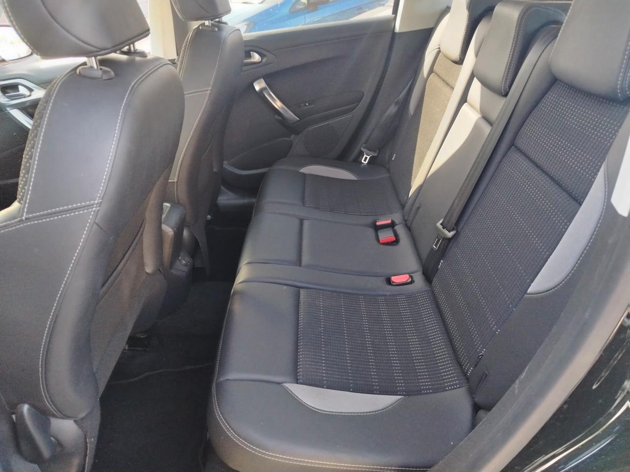Peugeot 2008 BlueHDi 100 S&S Allure