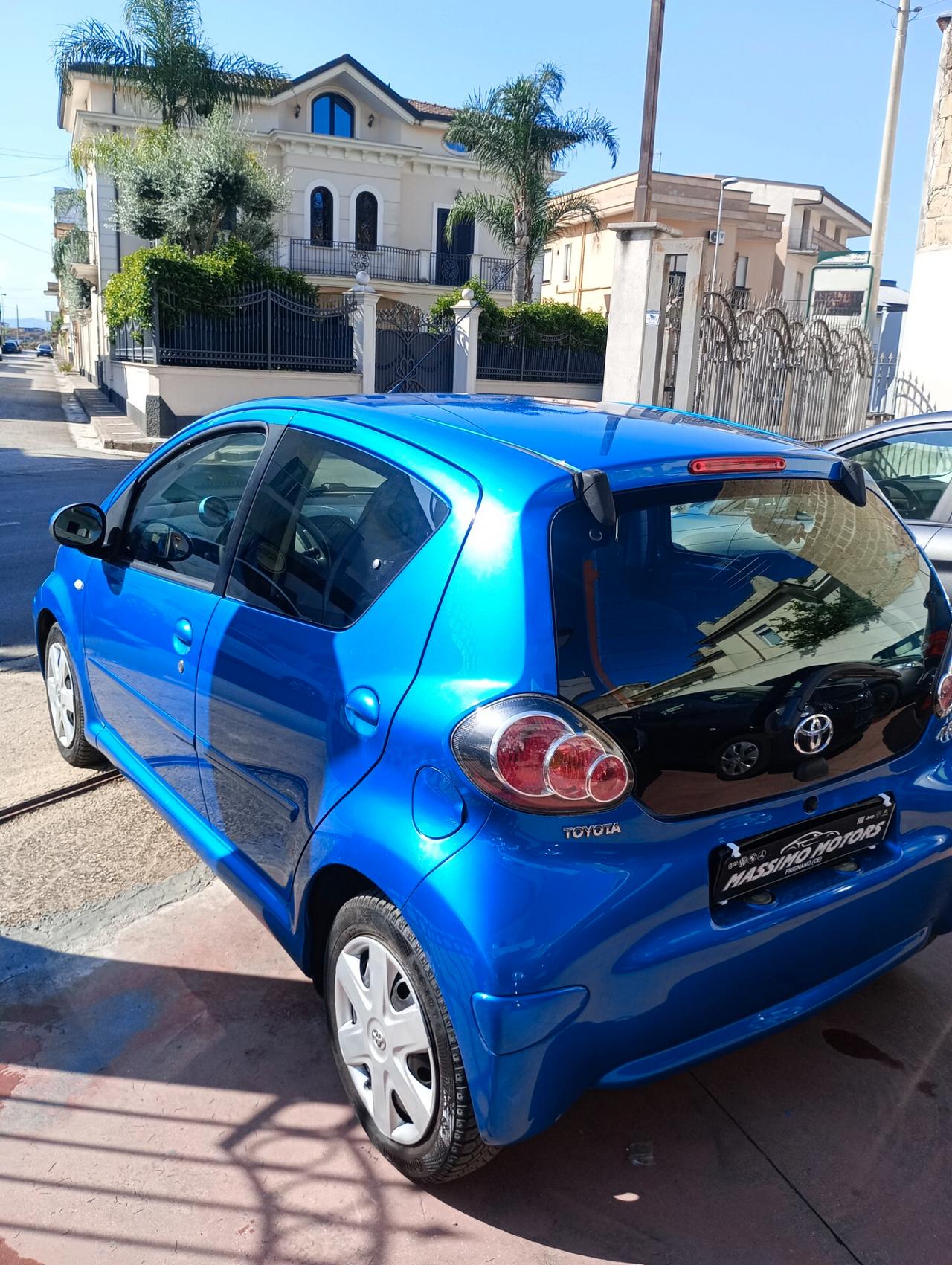 Toyota Aygo 1.0 12V VVT-i 5 porte Sol