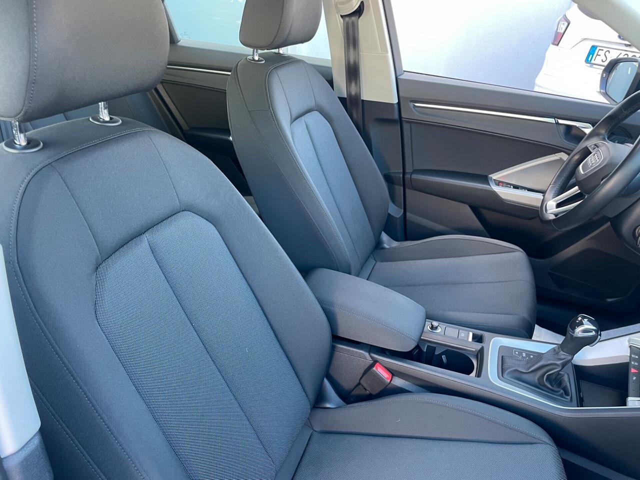 Audi Q3 35 TDI S tronic Business