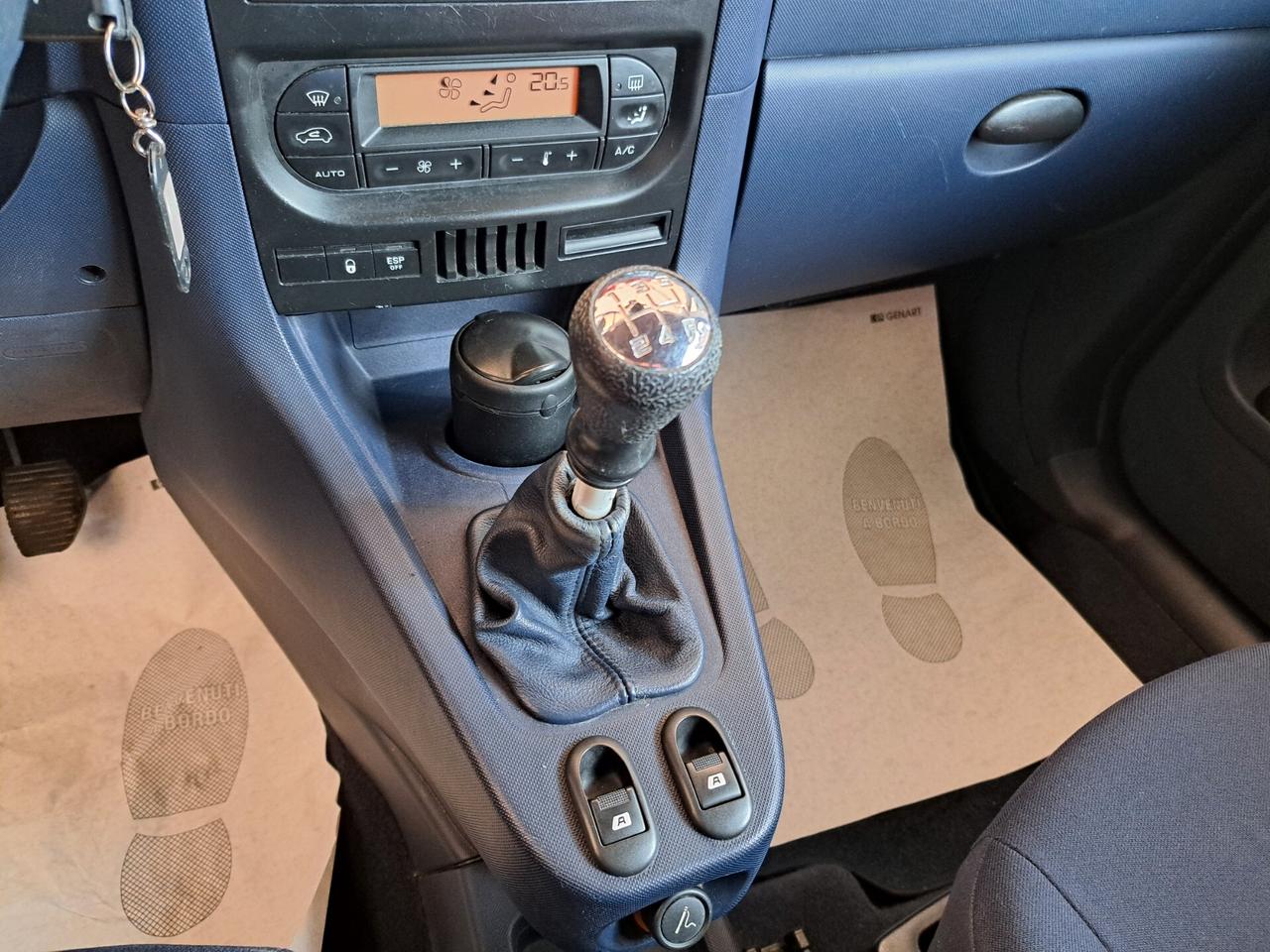 Peugeot 1007 1.4 BENZ.