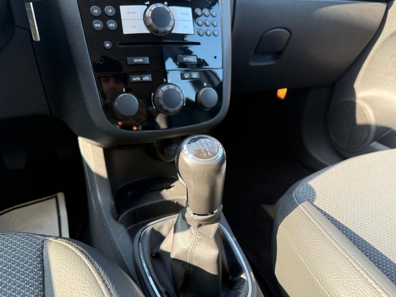 Opel Corsa 1.2 benzina Neopatentati