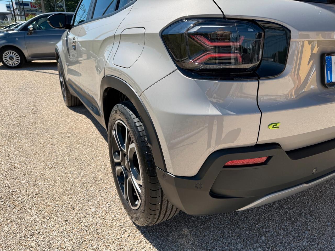 Jeep Avenger 1.2 Turbo 100 CV MHEV Summit
