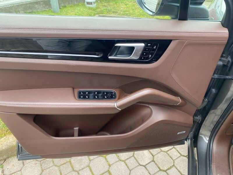 Porsche Cayenne 3.0 V6 E-Hybrid 462 CV