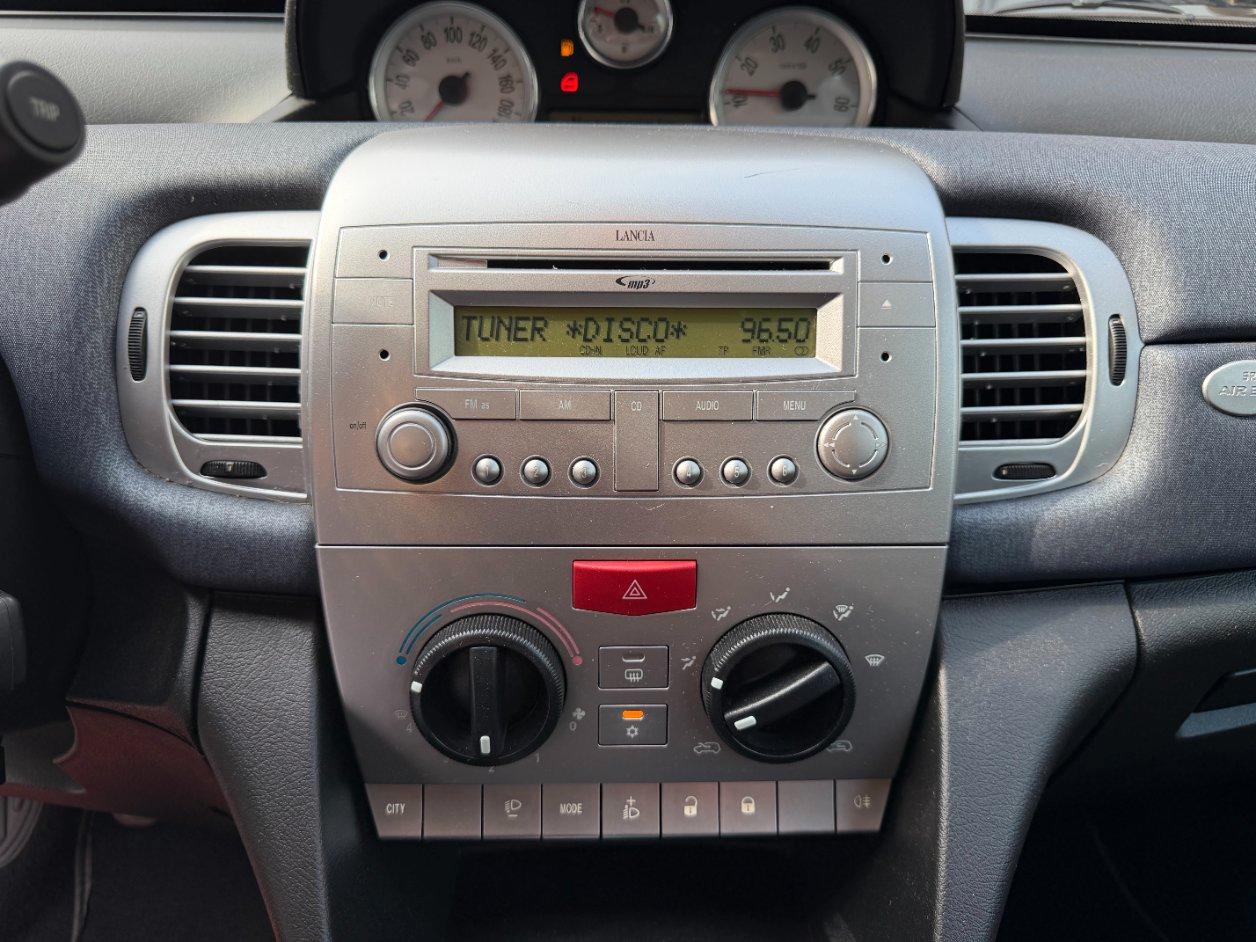 Lancia Ypsilon 3 Porte Ypsilon 1.2 8v New Oro IDONEA NEOPATENTATI