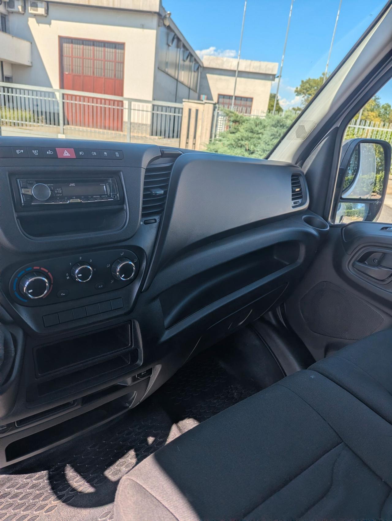 Iveco Daily 35S20 L pochi km