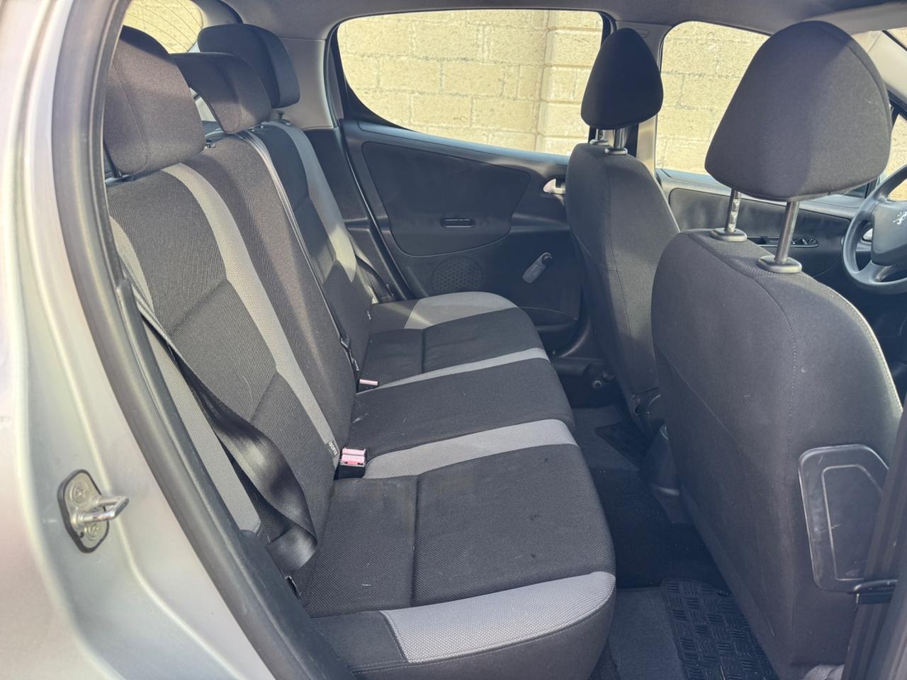 Peugeot 207 1.4 HDi 70CV NEOPATENTATI