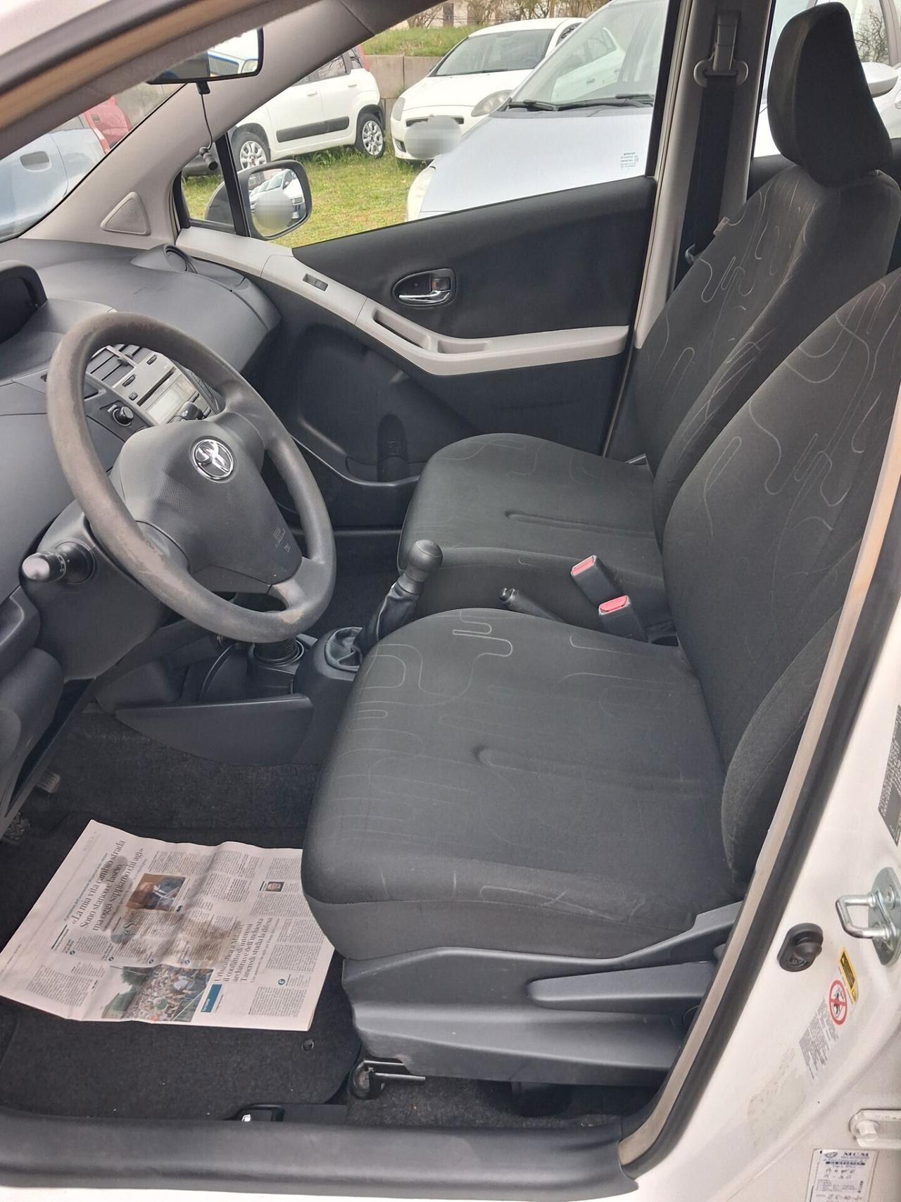 Toyota Yaris 1.0 5porte