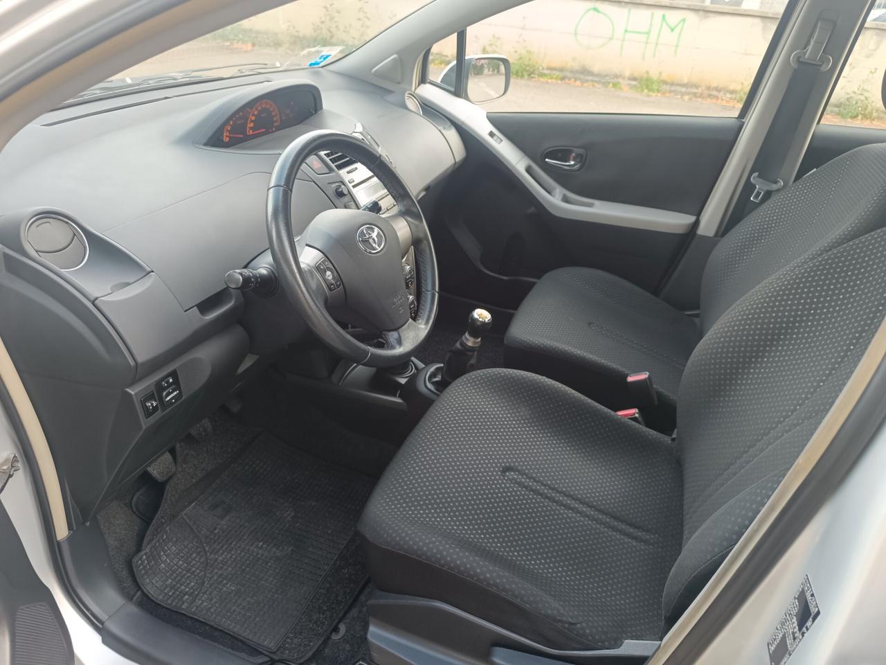 Toyota Yaris 1.0 5 porte SOLAMENTE 108.000 KM