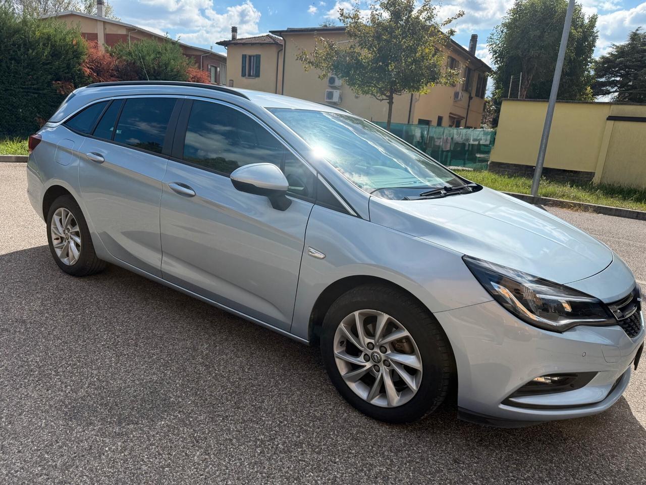 Opel Astra Sports Tourer 1.6 cdti - NAV. - 12 MESI DI GAR. -