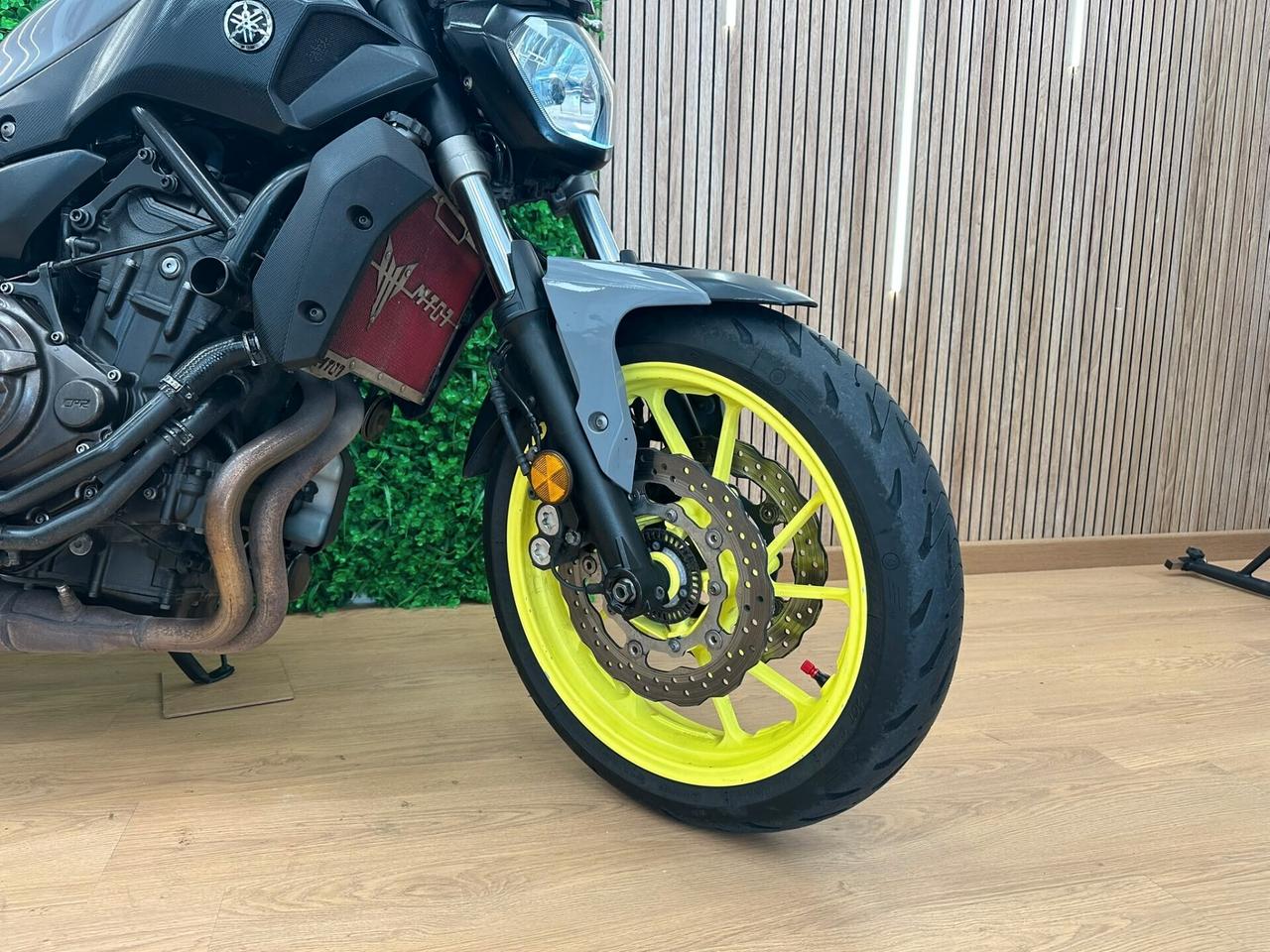 YAMAHA MT07 MT 07 MT-07 NIGHT FLUO - DA 69€ AL MESE
