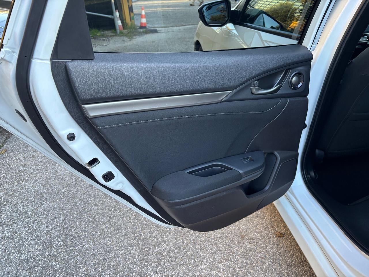 Honda Civic 1.6 5 porte Executive Premium