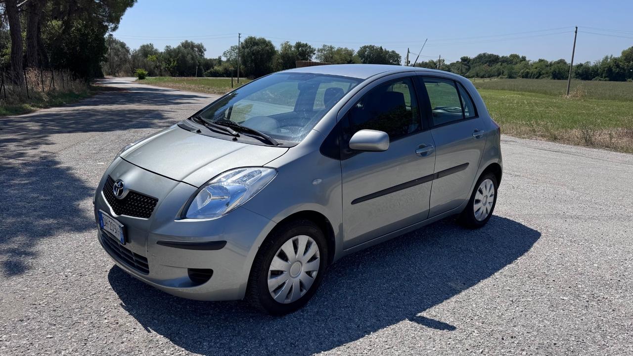 Toyota Yaris 1.0 5 porte Sol