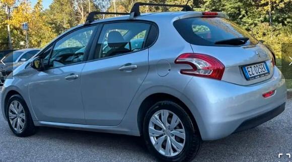 Peugeot 208 1.4 HDi 68 CV 5 porte Allure